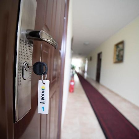 Prenociste Leona Aparthotel Veliko Gradiste Luaran gambar