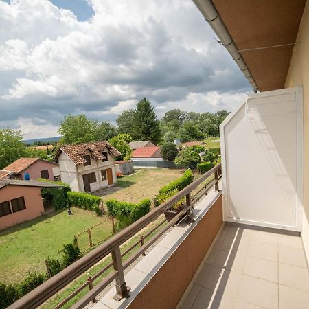 Prenociste Leona Aparthotel Veliko Gradiste Luaran gambar