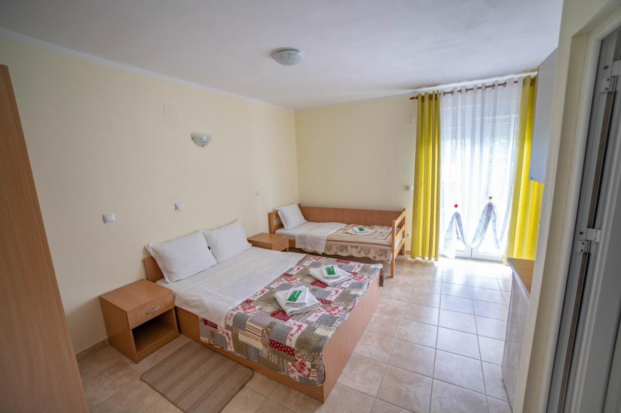Prenociste Leona Aparthotel Veliko Gradiste Luaran gambar