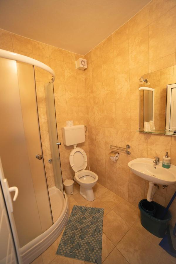 Prenociste Leona Aparthotel Veliko Gradiste Luaran gambar