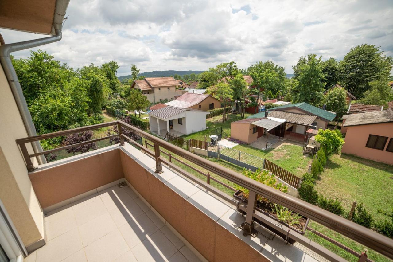 Prenociste Leona Aparthotel Veliko Gradiste Luaran gambar