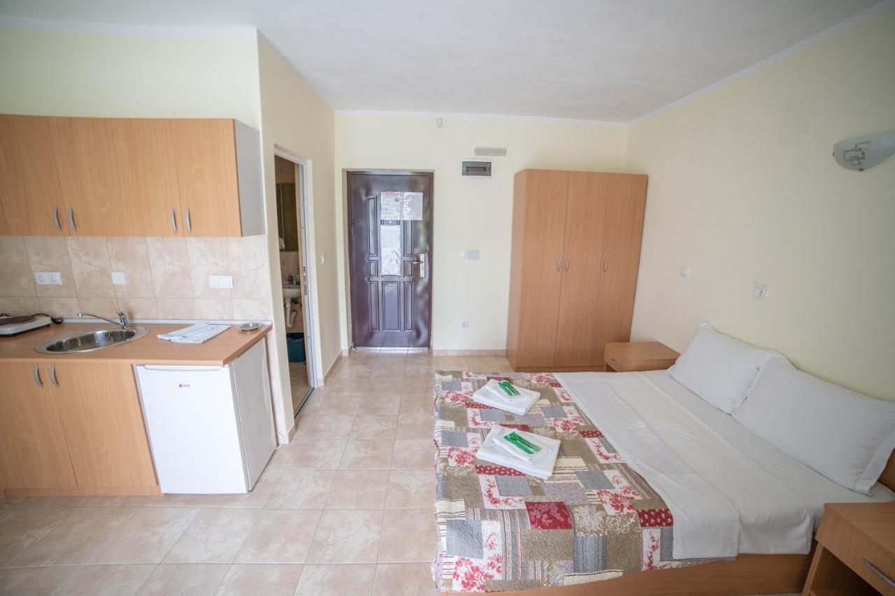 Prenociste Leona Aparthotel Veliko Gradiste Luaran gambar