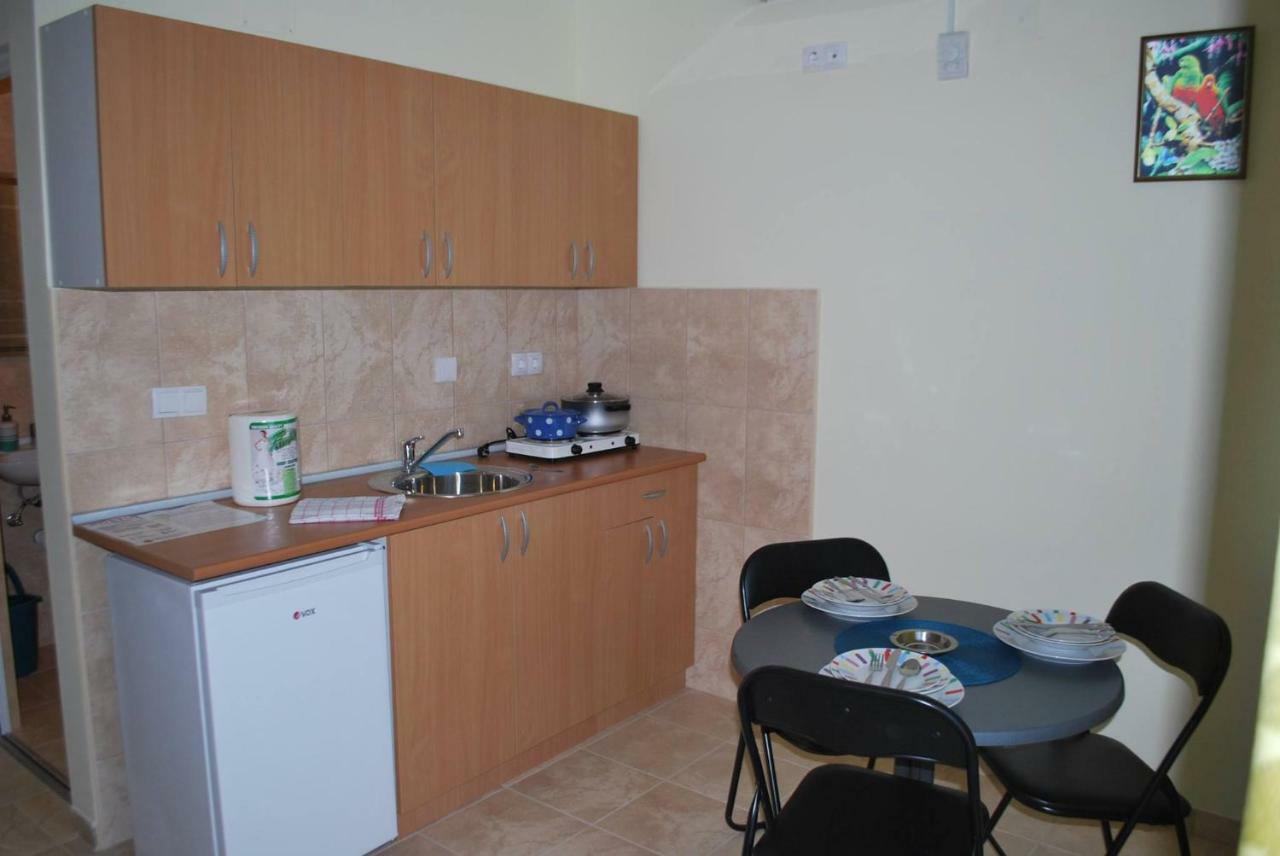 Prenociste Leona Aparthotel Veliko Gradiste Luaran gambar