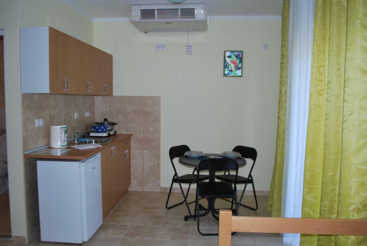 Prenociste Leona Aparthotel Veliko Gradiste Luaran gambar